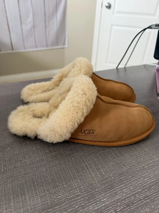 UGG Women's Scuffette II Shearling Slipper in Chestnut Size 9 - Picture 5 of 8